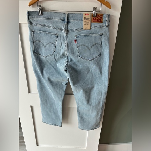 NWT Levi's 311 Jeans Size 33 Womens Shaping Skinny Capri Light Wash Blue Denim - Picture 2 of 11